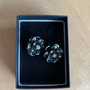STUDS BLACK BLOOMING GLAM GARDENIA FLOWER